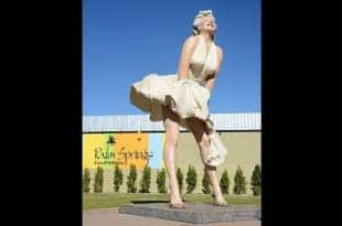 Marilyn Monroe Statue